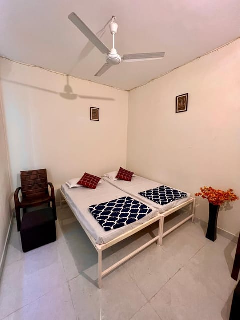 Bed, Photo of the whole room, Seating area, Bedroom