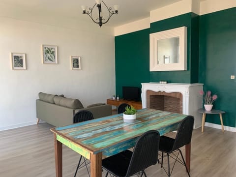 Living room, Seating area, Dining area