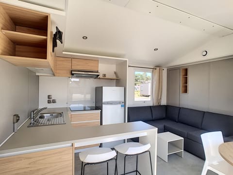 Mobil-home confort 4 pers, 2 ch, piscine chauffée, 200m plage, parking, wifi gratuit, animaux ok - FR-1-361A-32 House in Jullouville