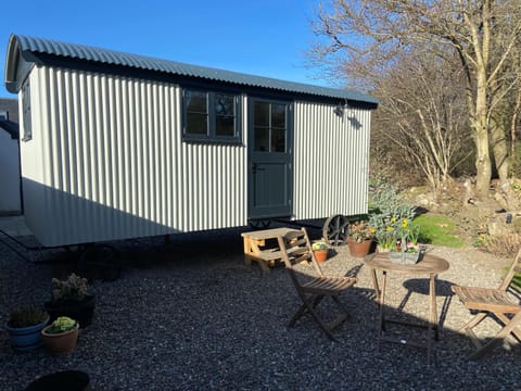 Peaceful Shepherd’s Hut in beautiful countryside. House in Scotland