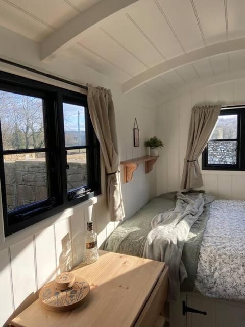 Peaceful Shepherd’s Hut in beautiful countryside. House in Scotland