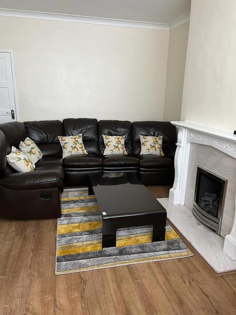 Milnrow Road - Spacious 3 bed house Casa in Sheffield