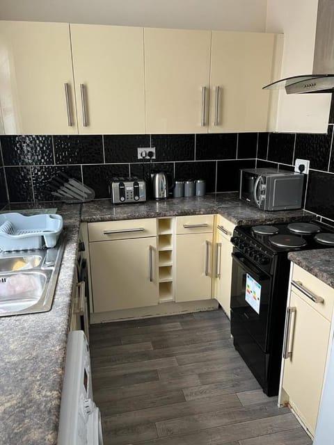 Milnrow Road - Spacious 3 bed house Casa in Sheffield