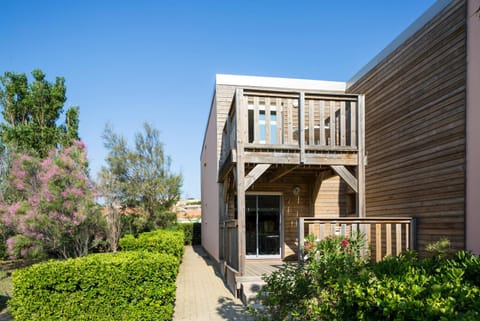 Facade/entrance, Spring, Day, Garden, Garden view