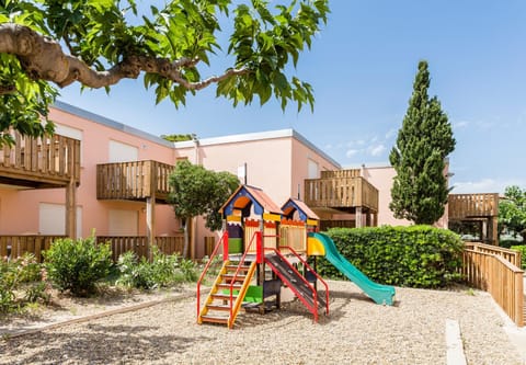 Property building, Communal lounge/ TV room, Day, Children play ground, Garden, Evening entertainment