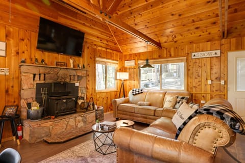 Cozy Cabin about 3 Mi to Big Trees State Park! Maison in Dorrington