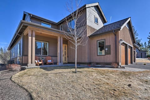 Modern Mtn Oasis with Patio, Hot Tub and Grill! Haus in Deschutes River Woods