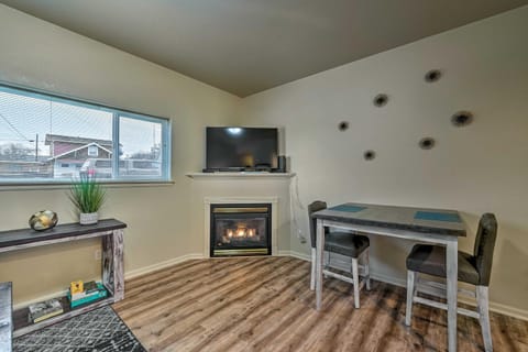 Central Apt Private Fireplace and Patio Access Condo in Anacortes