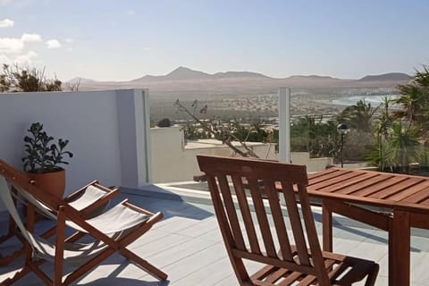 360 view to ocean and cliffs Apartment in Isla de Lanzarote