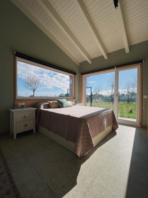 Bed, Natural landscape, Photo of the whole room, Bedroom