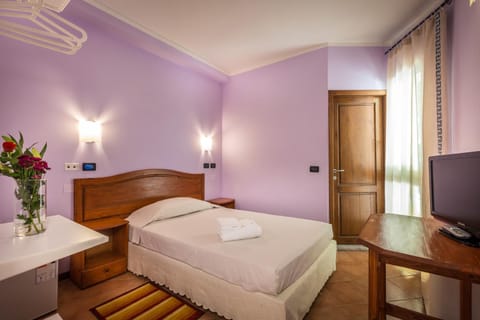 Day, Photo of the whole room, Bedroom