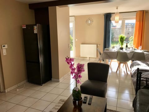 Agréable maison proche Gare avec parking gratuit House in Le Mans