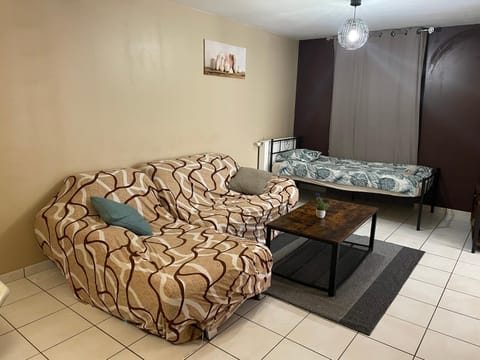 Agréable maison proche Gare avec parking gratuit House in Le Mans