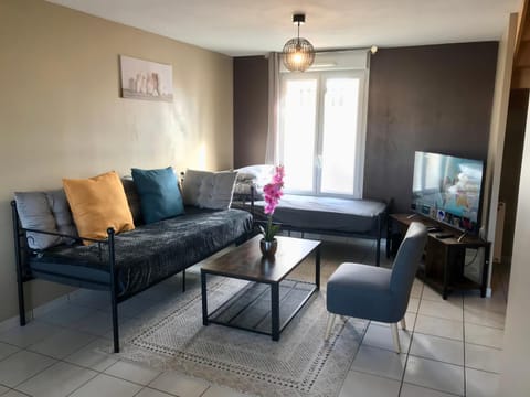 Agréable maison proche Gare avec parking gratuit House in Le Mans