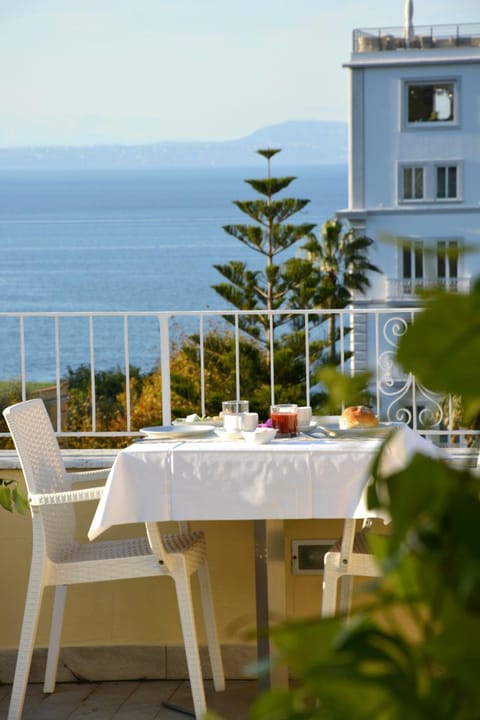 Restaurant/places to eat, Sea view