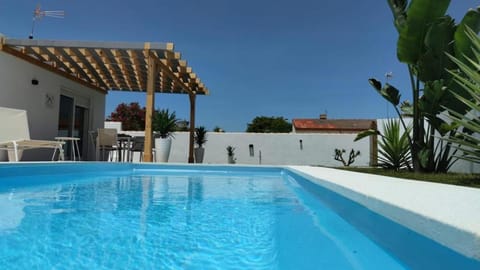 PALAPA GARDEN alojamientos, piscina privada y cerca del mar Maison in Chiclana de la Frontera