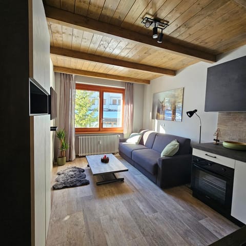 Communal lounge/ TV room, TV and multimedia, Living room, Photo of the whole room, Seating area, Bedroom