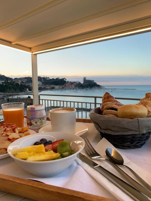 Sea view, Breakfast