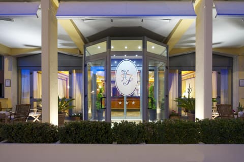 Facade/entrance