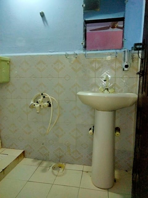 Entire Furnished Two bedrooms Apartment Ground Floor with kitchen Wohnung in Karachi