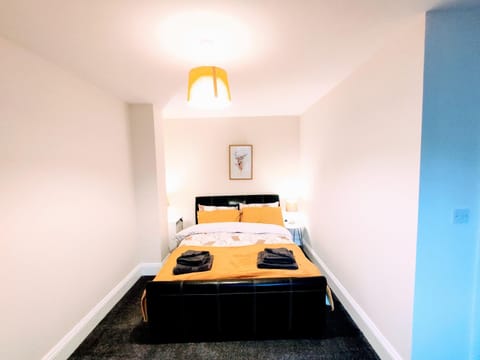 Crystal Suite 2 -free private parking Condo in North Shields