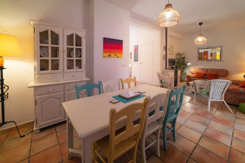 Living room, Photo of the whole room, Seating area, Dining area, flat iron