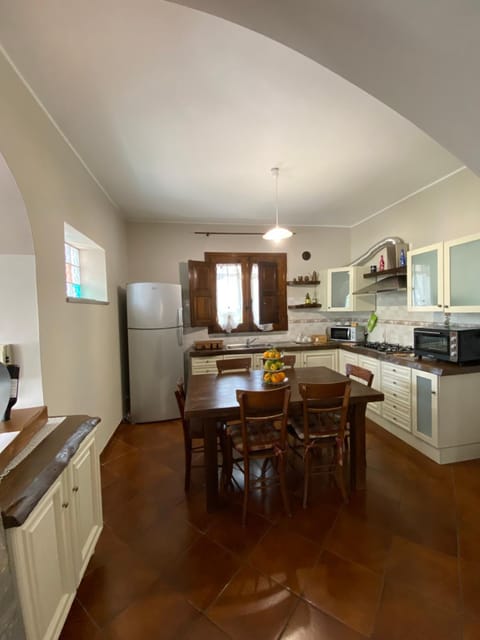 pet friendly, pet friendly, stove, stove, kitchen, kitchen