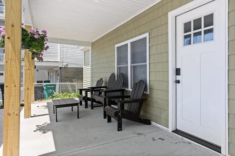 Fully Renovated - Walk to Beach - The Americana Appartamento in Hampton Beach