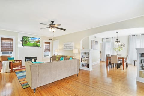 Living room, Dining area