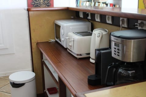 Coffee/tea facilities, Kitchen or kitchenette, toaster