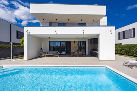 Property building, Pool view, Swimming pool