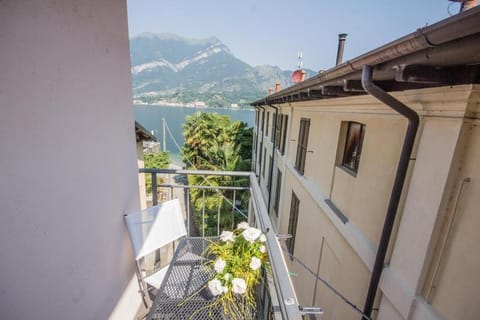 Balcony/Terrace, Lake view