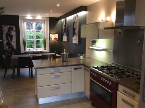 Dining area, Communal kitchen, dishwasher, minibar, pet friendly, stove, Internal: Not applicable to any particular room