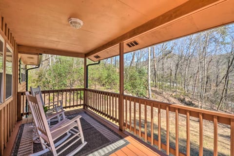 Pet-Friendly Mountain Cabin with Ramp Access! Haus in Clayton