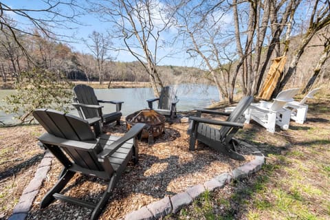 Charming Murphy House with Deck and River Views! Maison in Murphy
