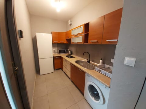 Communal kitchen, On site, microwave, stove, washing machine, dryer