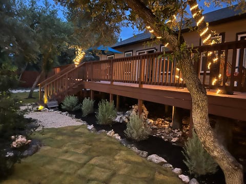 Secluded Retreat HotTub FirePit Sleeps 8 EV Friendly Casa in Canyon Lake