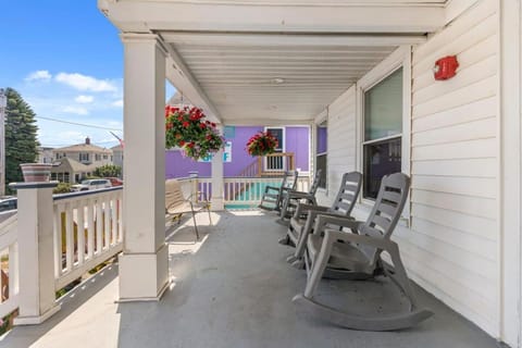 The Porch - Ocean Views - The Americana Condominio in Hampton Beach