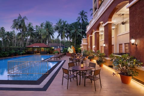 Patio, Restaurant/places to eat, Swimming pool