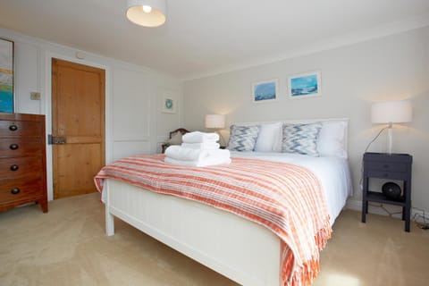 Beach cottage with patio and parking Maison in Whitby