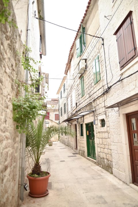 Patio, Facade/entrance, Neighbourhood, City view