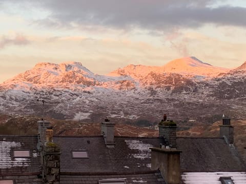 Nearby landmark, Day, Natural landscape, Winter, Mountain view