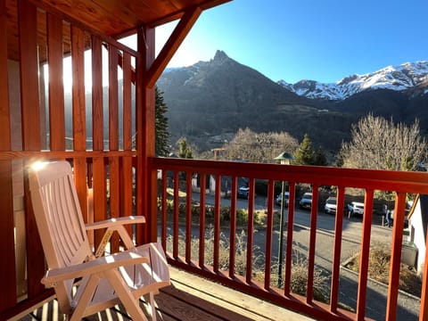 T2 bis 40M2 5P. Vue. Balcon. Parking. Piscine été. Apartment in Cauterets