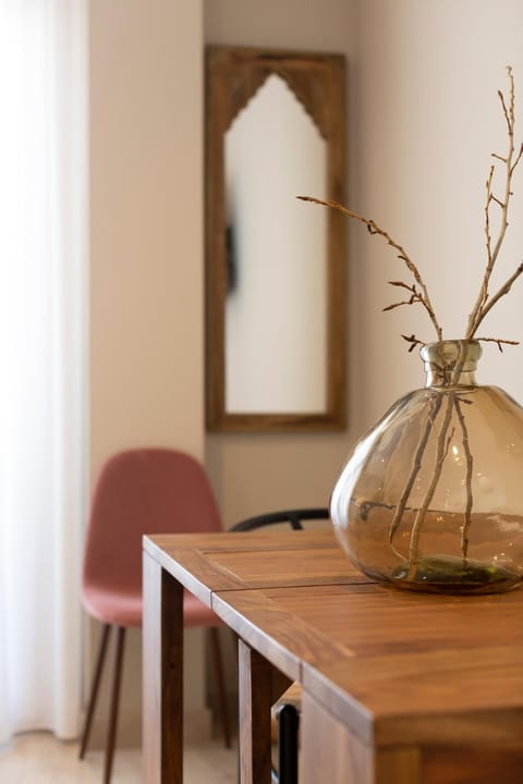 Living room, Decorative detail, Dining area