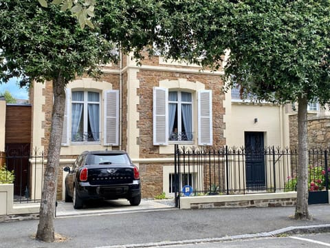 Property building, Parking