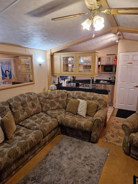 Discover comfort home from home 8-birth Caravan Apartment in Ingoldmells