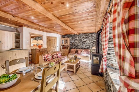 Chalet Les Champs Du Pont - Chalets pour 16 Personnes 964 Chalet in Tignes