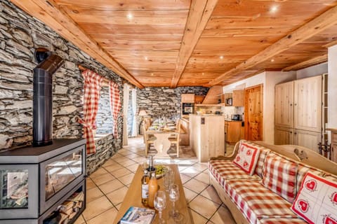 Chalet Les Champs Du Pont - Chalets pour 16 Personnes 964 Chalet in Tignes