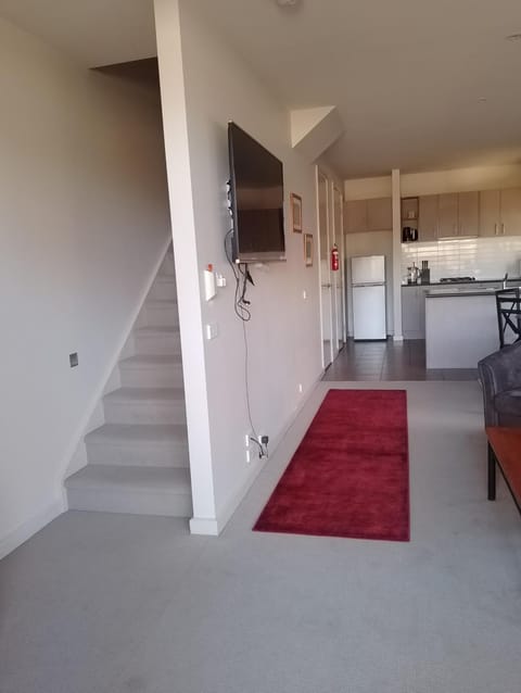 Lovely 2 bedroom apartment across from Shepp Lake. Apartment in Shepparton