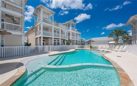 CLP804 Upscale 5 Bedroom Home, Close to Beach with Boardwalk, Community Pool House in Port Aransas